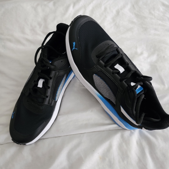 Men Brand New Puma Sneakers - Picture 3 of 4